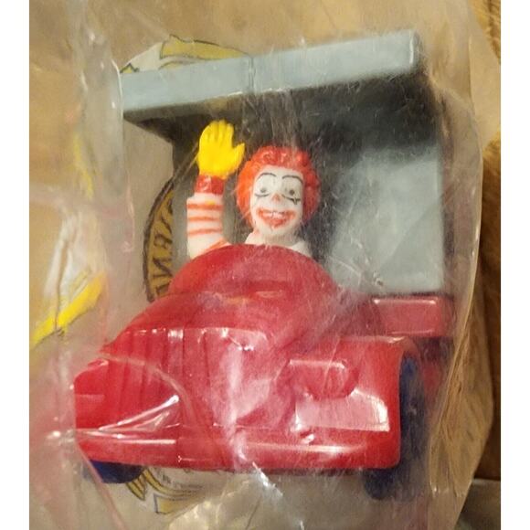 Lot Of 4 McDonald`s United Airlines Ronald In Truck Vintage Toys Friendly Skies - Picture 3 of 8